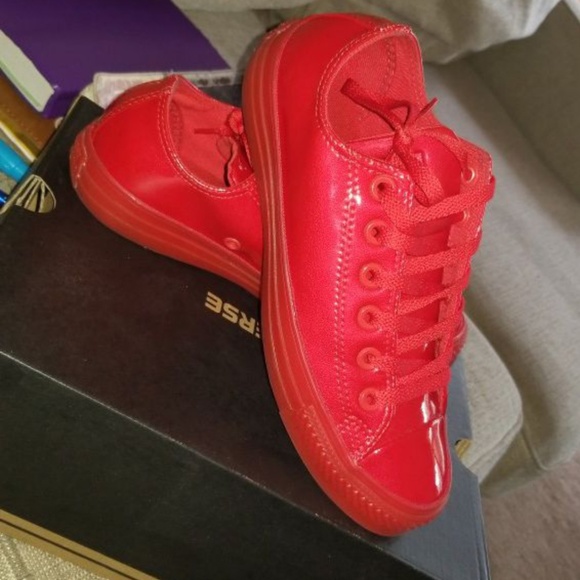 shiny red converse